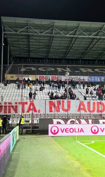 „Credință, nu audiență”    Protestul  dinamoviștilor la meciul cu CFR Cluj: doar 180 de fani prezenți în peluza oaspete