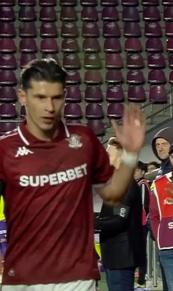 „Ce vină au colegii tăi?”    FOTO.  Gestul făcut de   Dobre  la schimbare » Cum se apără + „săgeți” către Gâlcă?