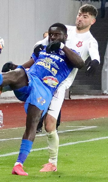 Bani publici tocați degeaba   Un document FIFA dezvăluie   salarii de 10.500 de euro  pe lună la o echipă retrogradată din Liga 1