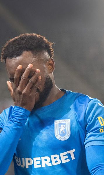 Ce a fost în capul lui Etim    FOTO.  Atacantul Craiovei,   eliminat  în min. 20  cu U Cluj, după o intrare de neînțeles!