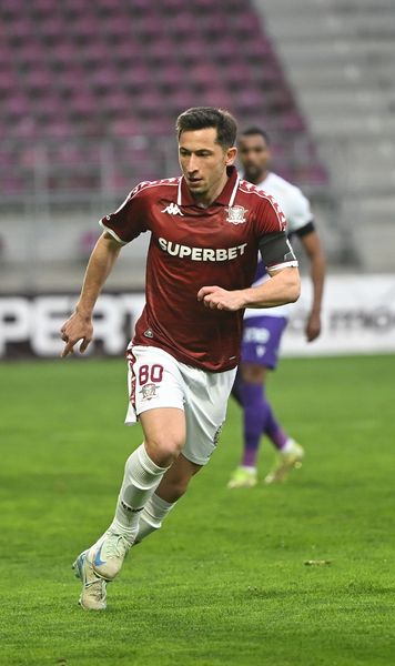 Moruțan și Paraschiv, puși la zid  Încă un   meci fără realizări  pentru rapidiști: „Nu poate să fugă. Parcă nu se întâlnește cu mingea”