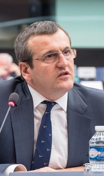 „Suporterii spun tâmpenii”  Un fost europarlamentar critică modul în care   a fost tratat Lucescu înainte de a muri:  „Mulți zevzeci care spuneau minciuni despre el”