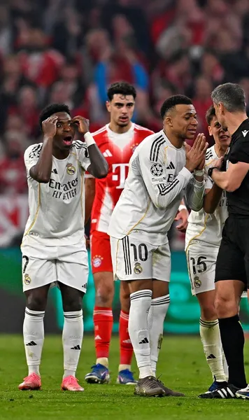 Au sărit la arbitru!    FOTO.    Fotbaliștii lui Real Madrid, furioși după eliminarea din Liga Campionilor!  Jude Bellingham, ținut cu greu! Guler a văzut cartonașul roșu!