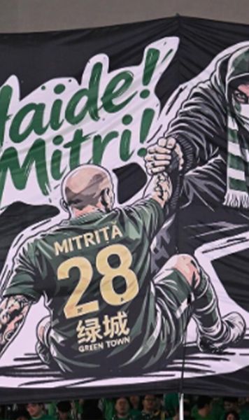 Scenografie pentru Mitriță     FOTO:  Fanii lui Zhejiang,   mesaj în română,  după suspendarea primită de fotbalist + Reacția românului