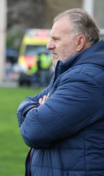 „Stare de amețeală”  Selecționerul naționalei de fotbal feminin a României   s-a simțit rău  și nu stă pe bancă la meciul cu Cipru