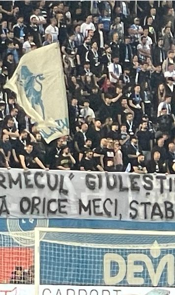 Rasism în Bănie     FOTO:    Bannere jignitoare  afișate de fanii Craiovei la adresa rivalilor de la Rapid: „Aveți un pigment bizar”