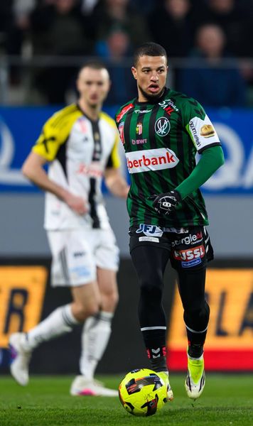 Dinamo a pus ochii pe un sud-african    Prima mutare a verii  pregătită de „câini”: au primit deja un răspuns