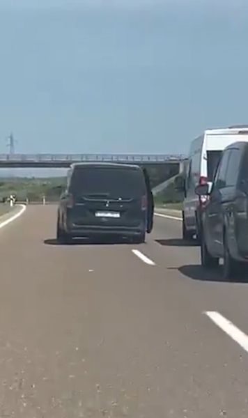 Caz șocant în Spania    VIDEO:  Grup de ultrași ai lui Real Sociedad, arestat după ce au încercat   să scoată de pe carosabil  o dubă cu fani ai lui Atletico