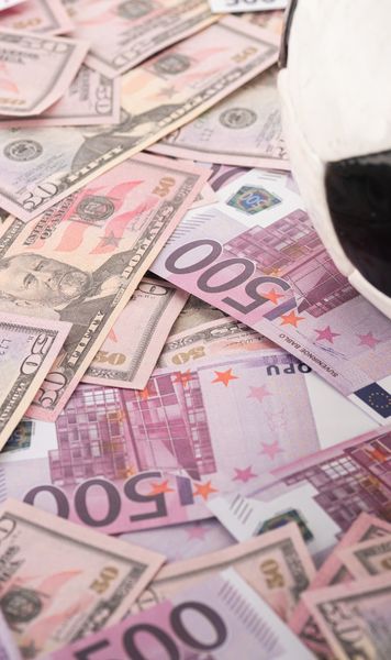 Bătaie de joc: statul își întreține datoria!  Fotbalul românesc: echipele finanțate din bani publici   raportează restanțe uriașe la ANAF,  peste cele ale cluburilor private