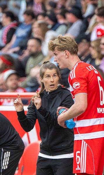 „Trebuie să le dai un șut în fund”  Povestea   primei femei antrenor în TOP 5 Europa  la fotbal masculin: „Nu sunt o șmecherie de PR”