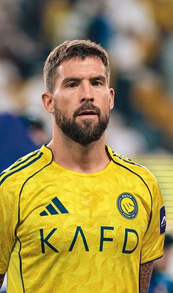 Scandal între Inigo Martinez și Jorge Jesus    FOTO:  Antrenorul lui Al Nassr i-a reproșat poziționarea la golul primit,   fundașul și-a ieșit din fire.  Ce a urmat