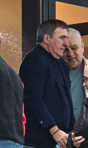 Gică Hagi face scouting    FOTO:  Selecționerul, în tribună la   Dinamo - Universitatea Craiova  + Mihai Rotaru, exasperat