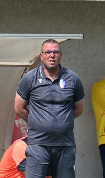 Primul pariu al lui Gică Hagi avertizează   Dan Lăcustă, debutant în mandatul „Regelui” din 2001:   „Realitatea e alta!”