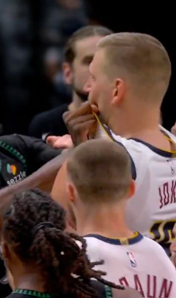 Haos în play-off-ul NBA!    FOTO:     Nikola Jokic și-a ieșit din minți   când a văzut ce a făcut adversarul: „E o regulă nescrisă”