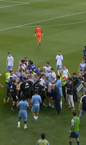 Scene șocante în Spania    FOTO+VIDEO.   Portarul   și-a luat la bătaie  adversarul! Cum s-a justificat agresorul