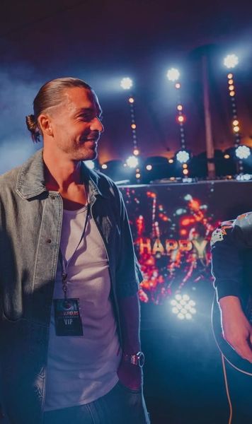Grealish a comis-o din nou!    FOTO.   Starul englez   a băut până a adormit,  într-un bar din Manchester