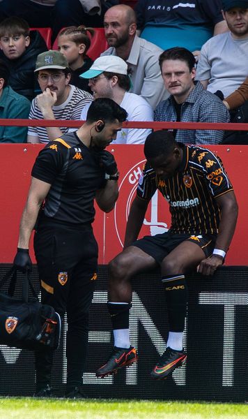 Coșmarul unui fotbalist  A revenit pe teren după 424 de zile și a suferit   o nouă accidentare gravă   după doar 10 minute