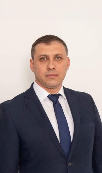 Fotbal cu numele primarului pe tricouri  Se întâmplă la o echipă din Dâmbovița.   Reacția edilului  pentru   GOLAZO.ro:  „Nu le-am cerut eu”