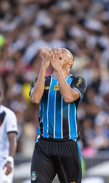 Moment incredibil    VIDEO.  Fostul atacant din Premier League   a ratat 3 penalty-uri  în decurs de 6 minute