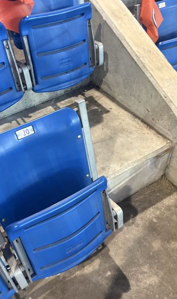 „Cazare inclusă”  Suporterul a ajuns la stadion și a văzut că   locul de pe bilet nu există:  ce a urmat a devenit viral