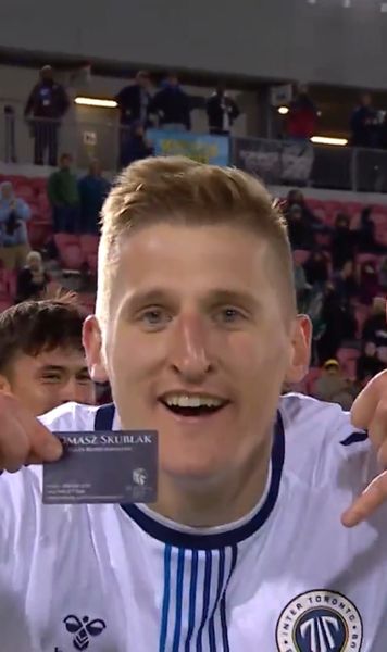 „Sună-mă!”    FOTO.  Modul în care a sărbătorit după gol l-a făcut faimos la nivel mondial.   Momentul s-a viralizat