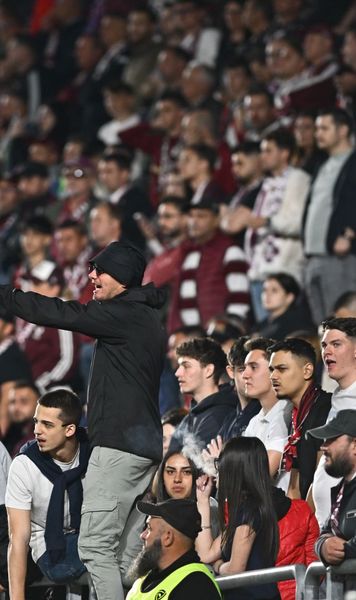 Tocați de fani    VIDEO.   Ultrașii Rapidului, fără milă!   Și-au huiduit și ironizat favoriții  + ce au făcut când l-au văzut pe Șucu