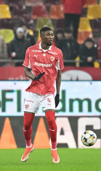 Înlocuitor din Liga 1 pentru Boateng  Fundașul pe care a pus ochii   Dinamo