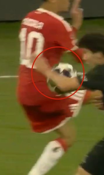 Fază controversată în Ligă     FOTO.     Arbitrul nu a dat penalty,  deși mingea l-a lovit în mână pe Joao Neves + verdictul specialistului