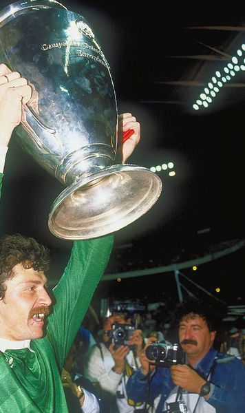 Reacția eroului din 7 mai '86    Reporterii spanioli l-au asaltat pe Duckadam  în noaptea în care a apărat 4 penaltyuri: „Trebuie să cred asta”