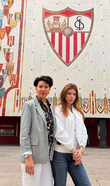 Soția și fiica lui Duckadam, la Sevilla    Familia legendarului portar a mers pe stadionul unde   Helmut a scris istorie  în 1986