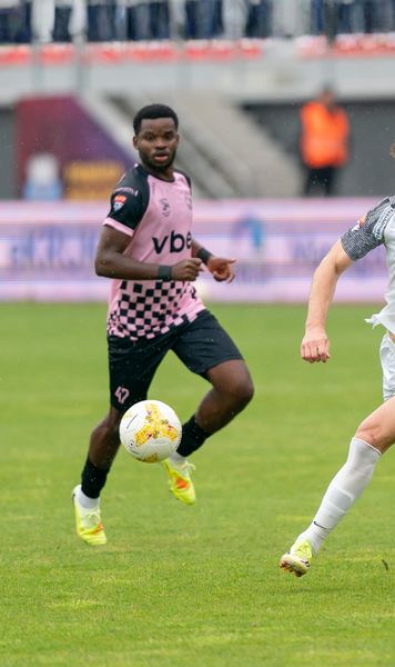 Încă un gol de generic în Liga 2    FOTO.  Execuția lui Doumtsios, decisivă în Chindia - Corvinul » Mingea a intrat în poartă după ce   a lovit două bare