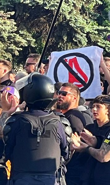 Sigla care a „rupt” Dinamo    FOTO+VIDEO.  Protest de amploare al ultrașilor:   au înjurat conducerea  din afara stadionului + gestul făcut de echipă
