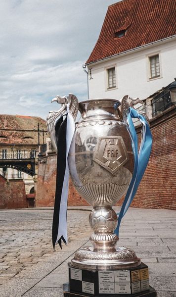 Cupa României a ajuns la Sibiu     FOTO.  Imagini spectaculoase cu trofeul, cu o zi înainte de   finala dintre U Cluj și Craiova