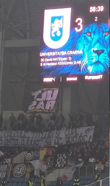 Le-au întors spatele      VIDEO.   Ce făceau fanii lui U Cluj   la 0-3 pentru Craiova  + gest de zile mari după dezastrul de pe „Oblemenco”