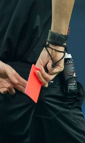 Arbitru bătut pe teren   Mama „centralului” de 17 ani, agresat la un meci din Dolj: „I-a dat o palmă peste față de   i-a mutat capul”