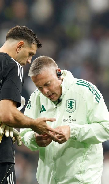 A apărat cu degetul rupt!  „Inconștientul” Emiliano Martinez   nu a ținut cont de accidentare  și a jucat în finala Europa League: „Ar trebui să-mi fac griji?”