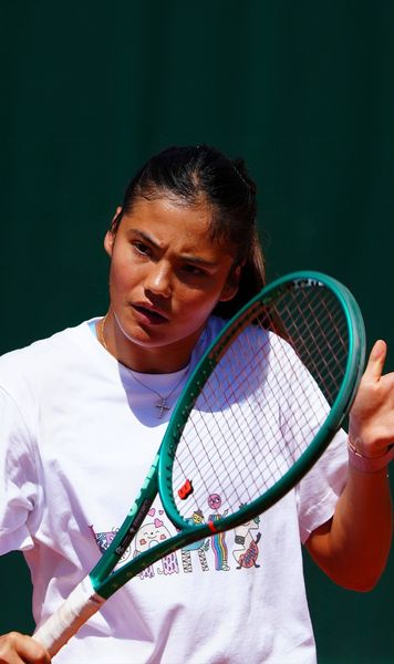 Răducanu, contra curentului  Emma a refuzat protestul la Roland Garros: „De ce nu aș vrea să vorbesc cu voi mai mult de 15 minute?”. A vorbit 11😄
