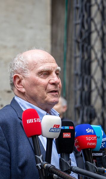 Hoeness râde de Clasico  Ce reacții a avut liderul lui Bayern când i s-a spus că   Barcelona îl vrea pe Kane și Real pe Olise