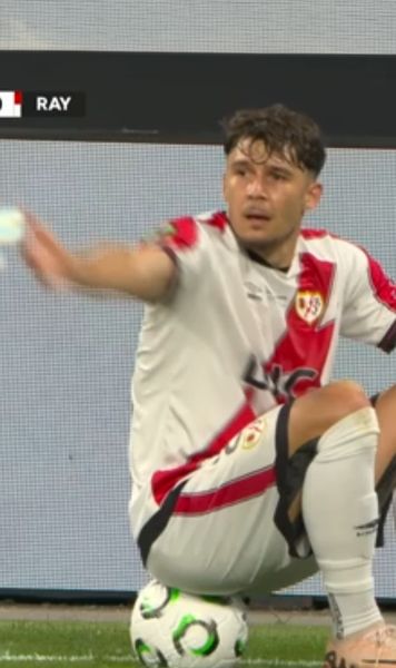 Rațiu, ca Yamal și Neymar     FOTO.  Gestul fundașului român în   finala Conference League  » Jocul a fost oprit timp de câteva minute