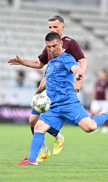 UEFAntasticii, meci aniversar   Cum arată protagoniștii „sfertului” european Steaua - Rapid,   la 20 de ani distanță:  joacă acum, pe stadionul Arcul de Triumf