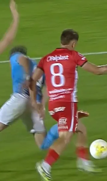 „Simulare crasă”    FOTO:  Verdictul specialistului după cele   două penalty-uri  acordate în FC Voluntari - Hermannstadt: „Nu se dă la nivel înalt”