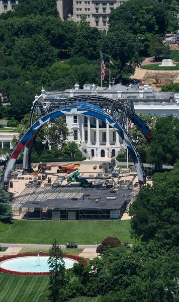 „Poate nu o vom demonta”    FOTO.  Donald Trump are planuri de viitor cu   arena UFC din curtea Casei Albe  » O compară cu Turnul Eiffel