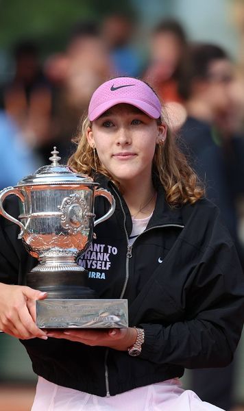 Campioană la Roland Garros    VIDEO.  A eliminat-o pe   Sorana Cîrstea  în sferturi, iar acum a bătut și marea surpriză de la Paris în finală! Primul Grand Slam din carieră