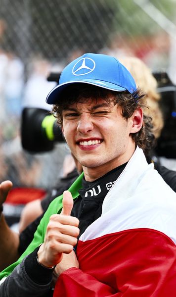 Antonelli, de neoprit   Pilotul de la Mercedes își continuă   parcursul senzațional  și în Monaco! Verstappen s-a retras imediat după start