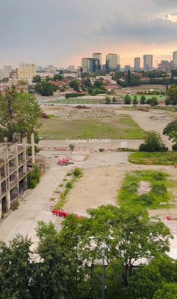 Crește iarba pe șantierul Dinamo     VIDEO+FOTO  Imagini recente de pe arena semi-demolată arată că nu s-a mai lucrat deloc:   „În 2037 îl termină!”