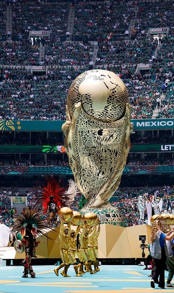 Spectacol pe Azteca!    FOTO.     Ceremonia de deschidere  a Campionatului Mondial. Shakira și J Balvin au încins atmosfera