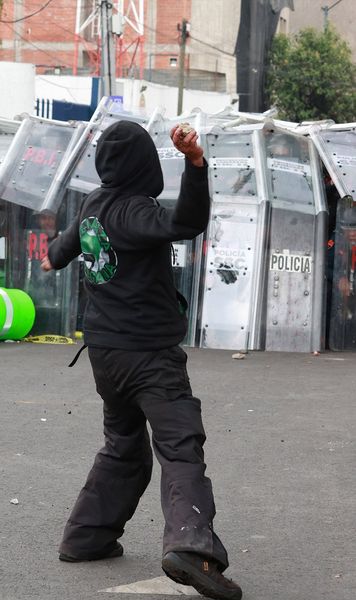 Haos la CM 2026    FOTO.  Protest violent înainte de meciul de deschidere. Au avut loc   lupte de stradă  și s-au produs zeci de arestări