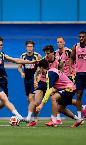 Le-a dat de gol echipa!  Cum a reușit un fotograf   să afle strategia Suediei  la startul Mondialului. Hârtia buclucașă