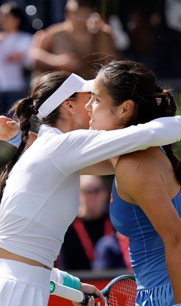 Răducanu și-a luat revanșa!  Sportiva britanică a eliminat-o pe   Sorana Cîrstea  în optimile de la WTA Londra » Cum s-au descurcat celelalte românce