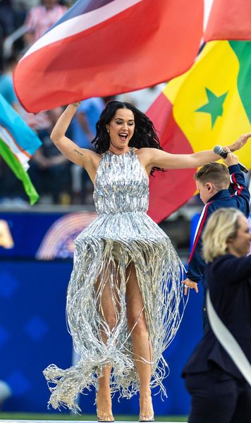 „Ce dezastru!”    FOTO.    Încă o apariție controversată  la Mondial, la ceremonia de deschidere din SUA